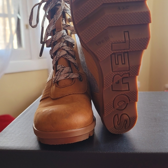 Boots - Picture 5 of 9